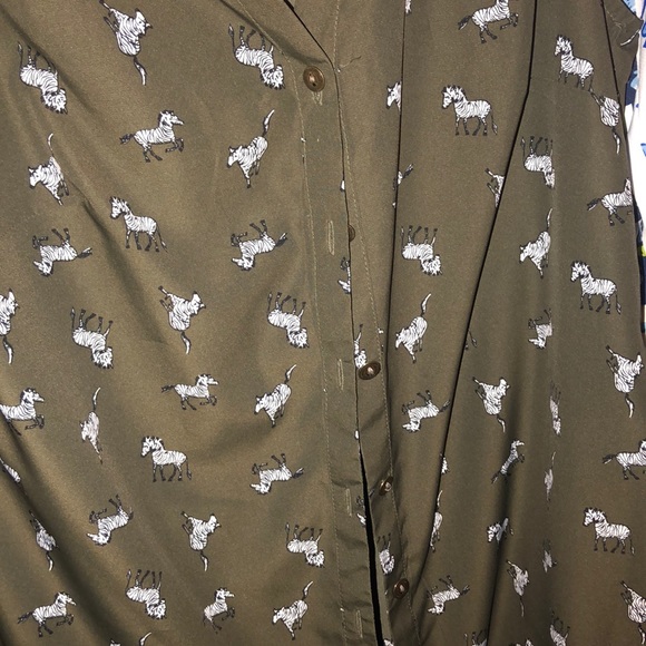 Zebra button up blouse - Picture 2 of 2